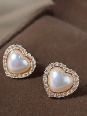 Sweetheart Heart Studs